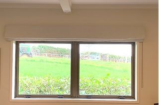 Roman blind in linen