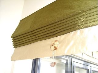 Roman blind with bottom border detail